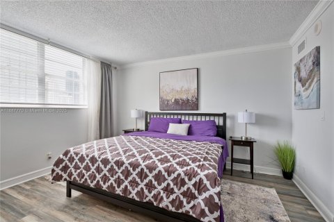 Condo in Sunny Isles Beach, Florida, 1 bedroom  № 1941753 - photo 15