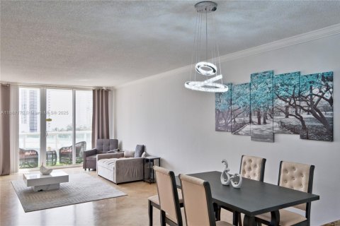 Condo in Sunny Isles Beach, Florida, 1 bedroom  № 1941753 - photo 11