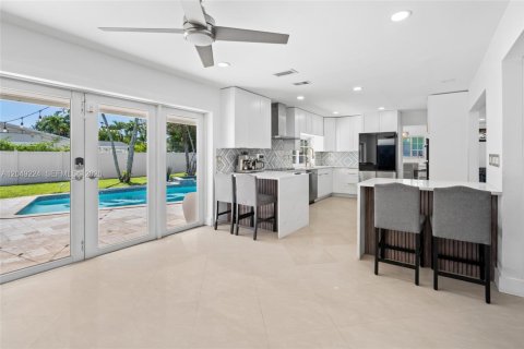 Villa ou maison à vendre à Miami, Floride: 5 chambres, 262.26 m2 № 2346643 - photo 18