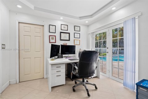 Villa ou maison à vendre à Miami, Floride: 5 chambres, 262.26 m2 № 2346643 - photo 26