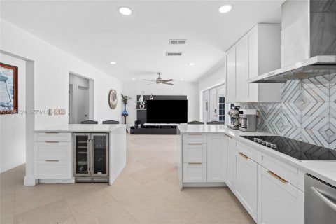 Villa ou maison à vendre à Miami, Floride: 5 chambres, 262.26 m2 № 2346643 - photo 15