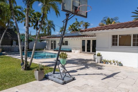 Villa ou maison à vendre à Miami, Floride: 5 chambres, 262.26 m2 № 2346643 - photo 21