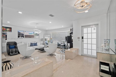 Villa ou maison à vendre à Miami, Floride: 5 chambres, 262.26 m2 № 2346643 - photo 5
