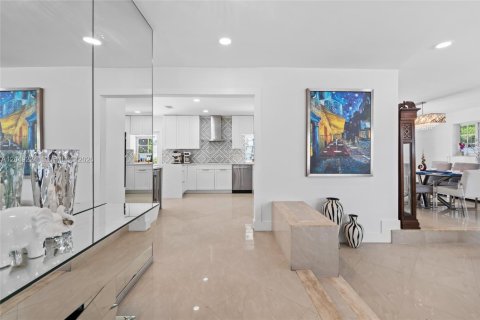 Villa ou maison à vendre à Miami, Floride: 5 chambres, 262.26 m2 № 2346643 - photo 4