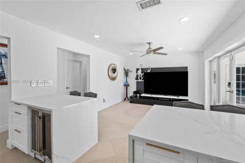 Villa ou maison à vendre à Miami, Floride: 5 chambres, 262.26 m2 № 2346643 - photo 16