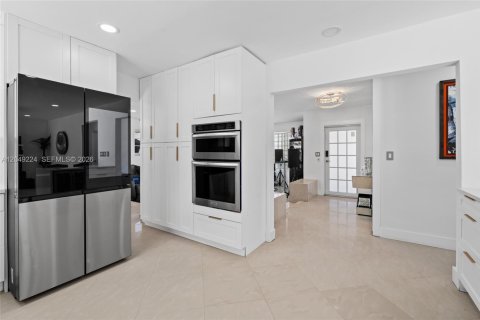 Villa ou maison à vendre à Miami, Floride: 5 chambres, 262.26 m2 № 2346643 - photo 17