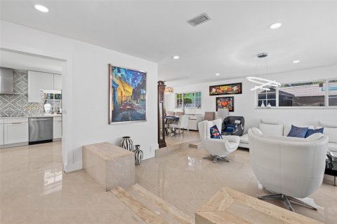Villa ou maison à vendre à Miami, Floride: 5 chambres, 262.26 m2 № 2346643 - photo 10