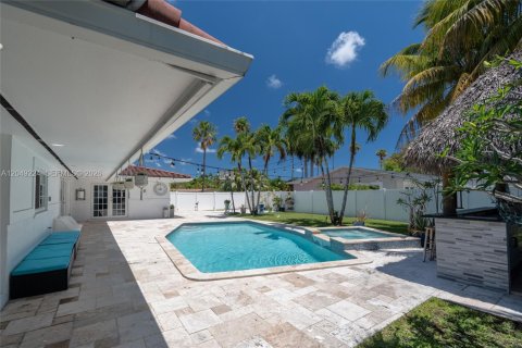 Villa ou maison à vendre à Miami, Floride: 5 chambres, 262.26 m2 № 2346643 - photo 19