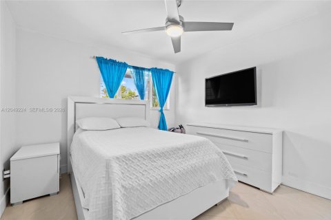 Villa ou maison à vendre à Miami, Floride: 5 chambres, 262.26 m2 № 2346643 - photo 29