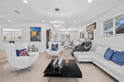 Villa ou maison à vendre à Miami, Floride: 5 chambres, 262.26 m2 № 2346643 - photo 6