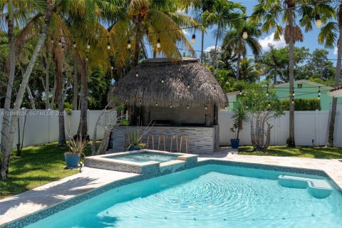 Villa ou maison à vendre à Miami, Floride: 5 chambres, 262.26 m2 № 2346643 - photo 24
