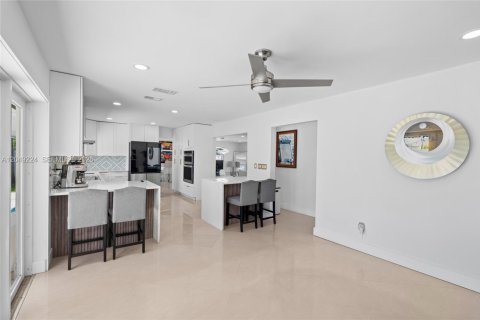 Villa ou maison à vendre à Miami, Floride: 5 chambres, 262.26 m2 № 2346643 - photo 13