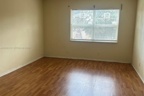 Copropriété à vendre à Hialeah, Floride: 2 chambres, 131.64 m2 № 2084263 - photo 12