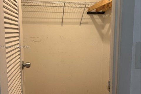 Copropriété à vendre à Hialeah, Floride: 2 chambres, 131.64 m2 № 2084263 - photo 7