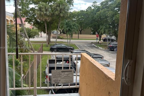 Copropriété à vendre à Hialeah, Floride: 2 chambres, 131.64 m2 № 2084263 - photo 10