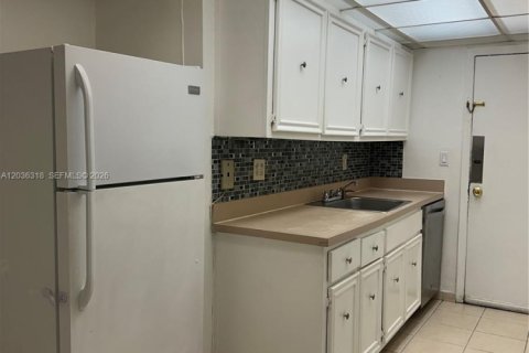Copropriété à vendre à Hialeah, Floride: 2 chambres, 131.64 m2 № 2084263 - photo 2