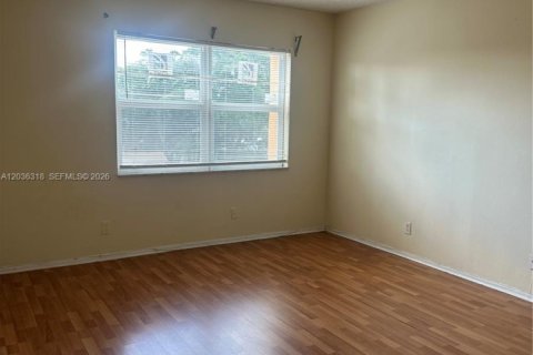 Copropriété à vendre à Hialeah, Floride: 2 chambres, 131.64 m2 № 2084263 - photo 16