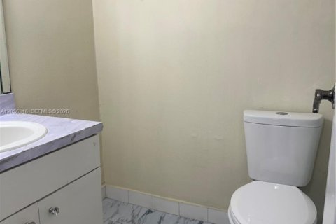 Copropriété à vendre à Hialeah, Floride: 2 chambres, 131.64 m2 № 2084263 - photo 18