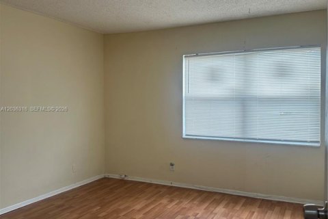 Copropriété à vendre à Hialeah, Floride: 2 chambres, 131.64 m2 № 2084263 - photo 11