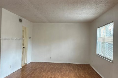 Copropriété à vendre à Hialeah, Floride: 2 chambres, 131.64 m2 № 2084263 - photo 4