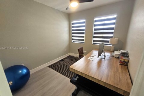 Снять в аренду таунхаус в Хомстед, Флорида 3 спальни, 157.47м2, № 2240643 - фото 9