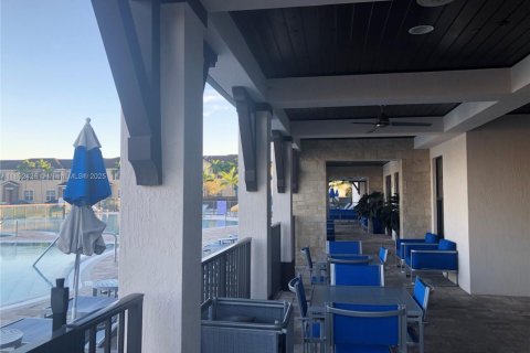 Propiedad comercial en alquiler en Miami, Florida, 37.16 m2 № 1948547 - foto 23