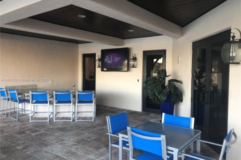 Propiedad comercial en alquiler en Miami, Florida, 37.16 m2 № 1948547 - foto 22