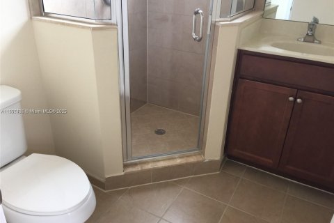 Propiedad comercial en alquiler en Miami, Florida, 37.16 m2 № 1948547 - foto 12