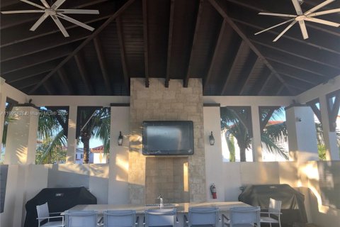 Propiedad comercial en alquiler en Miami, Florida, 37.16 m2 № 1948547 - foto 7