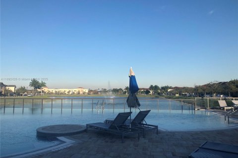 Propiedad comercial en alquiler en Miami, Florida, 37.16 m2 № 1948547 - foto 9