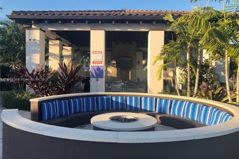 Propiedad comercial en alquiler en Miami, Florida, 37.16 m2 № 1948547 - foto 17