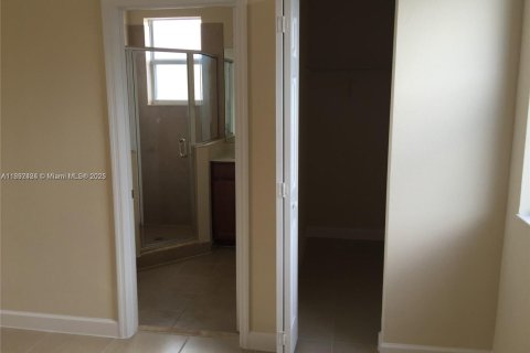 Propiedad comercial en alquiler en Miami, Florida, 37.16 m2 № 1948547 - foto 13