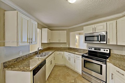 Снять в аренду виллу или дом в Плантация, Флорида 4 спальни, 219.34м2, № 2062845 - фото 5