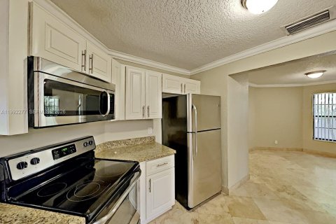 Снять в аренду виллу или дом в Плантация, Флорида 4 спальни, 219.34м2, № 2062845 - фото 4