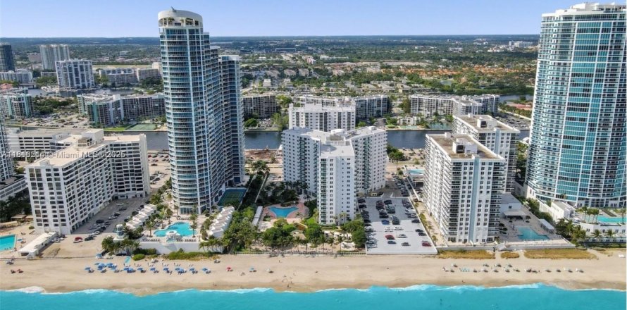 Condominio en Hollywood, Florida, 1 dormitorio № 1776083