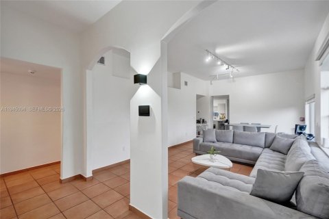 Villa ou maison à louer à Miami, Floride: 3 chambres, 147.62 m2 № 2001259 - photo 6