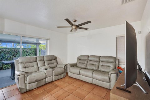 Villa ou maison à louer à Miami, Floride: 3 chambres, 147.62 m2 № 2001259 - photo 15