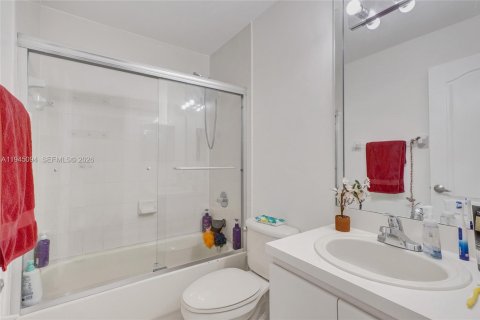 Villa ou maison à louer à Miami, Floride: 3 chambres, 147.62 m2 № 2001259 - photo 28