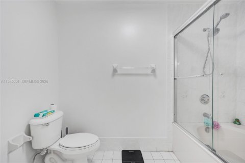 Villa ou maison à louer à Miami, Floride: 3 chambres, 147.62 m2 № 2001259 - photo 26