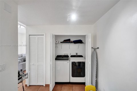 Villa ou maison à louer à Miami, Floride: 3 chambres, 147.62 m2 № 2001259 - photo 20