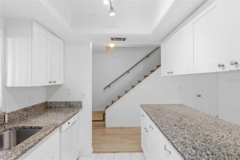 Touwnhouse à vendre à Tampa, Floride: 2 chambres, 86.21 m2 № 1851869 - photo 7