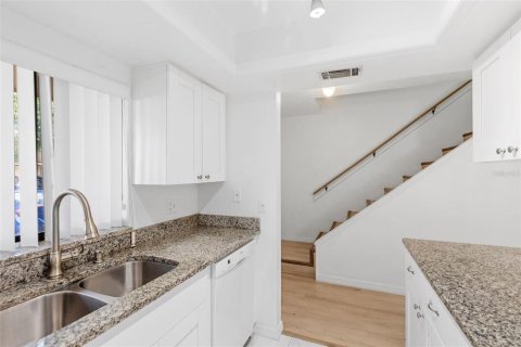 Touwnhouse à vendre à Tampa, Floride: 2 chambres, 86.21 m2 № 1851869 - photo 8
