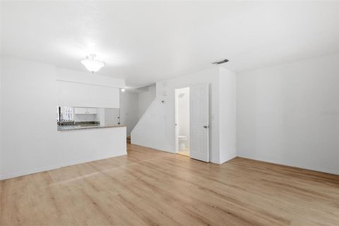 Touwnhouse à vendre à Tampa, Floride: 2 chambres, 86.21 m2 № 1851869 - photo 11