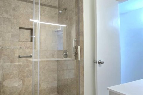 Condominio en venta en Hollywood, Florida, 2 dormitorios, 81.75 m2 № 1936482 - foto 11