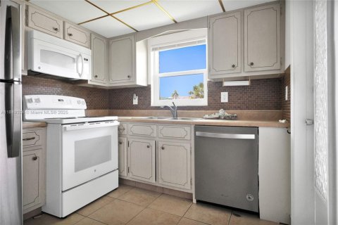 Condominio en venta en Hollywood, Florida, 2 dormitorios, 81.75 m2 № 1936482 - foto 7