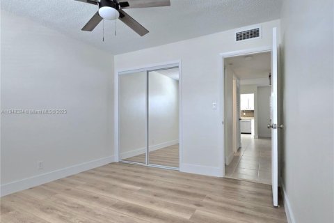 Condominio en venta en Hollywood, Florida, 2 dormitorios, 81.75 m2 № 1936482 - foto 8