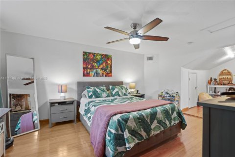 House in Miami, Florida 3 bedrooms, 133.97 sq.m. № 1940350 - photo 15