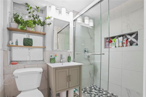 House in Miami, Florida 3 bedrooms, 133.97 sq.m. № 1940350 - photo 14