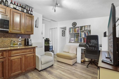 House in Miami, Florida 3 bedrooms, 133.97 sq.m. № 1940350 - photo 21