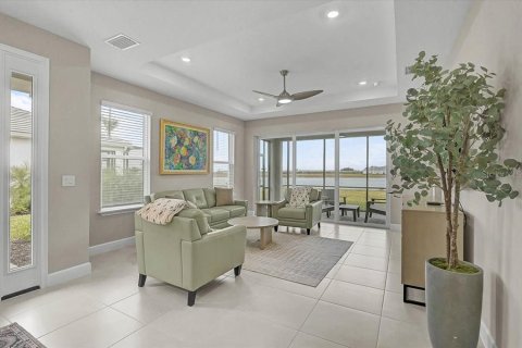 House in Sarasota, Florida 2 bedrooms, 142.14 sq.m. № 2232795 - photo 2